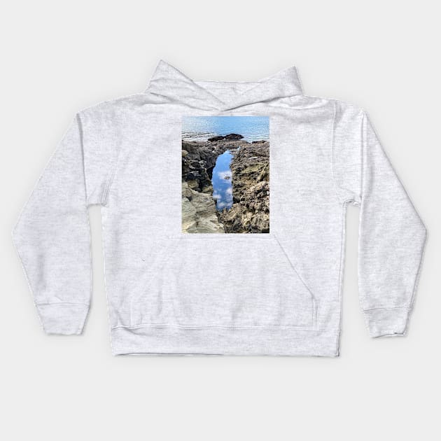 Optical illusion - Sky in the Rock Pool by the Sea Kids Hoodie by Bucklandcrafts